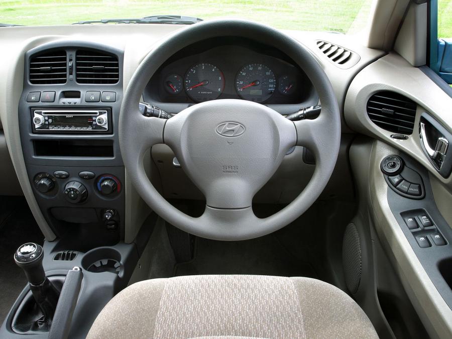  Hyundai Santa Fe 2000 года  (UK) (фото 9 из 10)